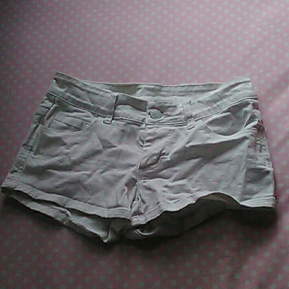 White jean shorts super cute